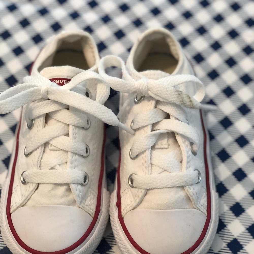 CONVERSE CHUCK TAYLOR TODDLER SIZE 7 WHITE